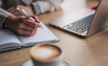 From Broad Topics to Key Web Papers Using AI